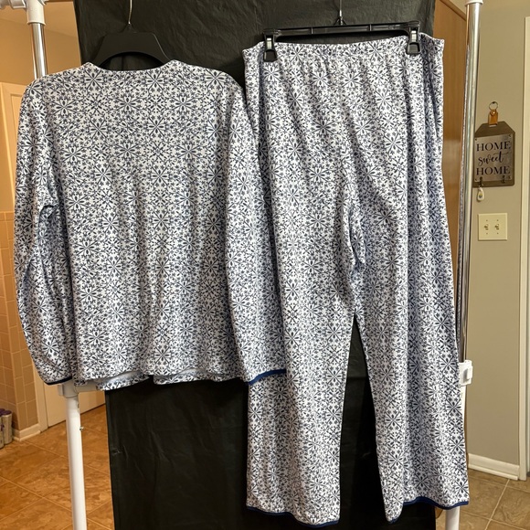 Celestial Dreams Elegant Blue and White Women's Large Pajama Set Comfy Cozy - Picture 5 of 5